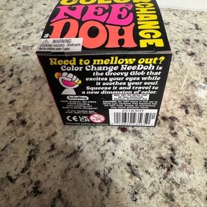 Schylling Color Change NeeDoh Groovy Glob - Black & Pink